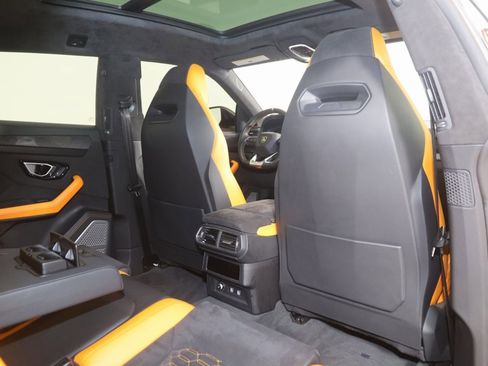 Used 2021 Lamborghini Urus image 21