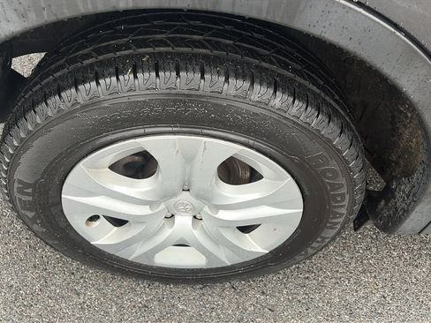 Used 2015 Toyota RAV4 LE image 31