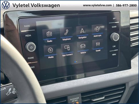 Certified 2025 Volkswagen Jetta SE w/ Sunroof Package image 25