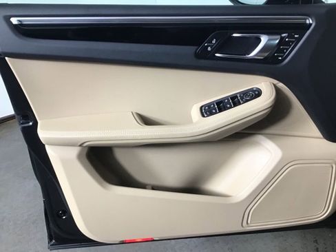 Certified 2026 Porsche Macan AWD/4WD image 30