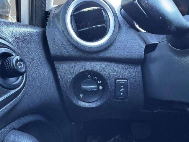 Used 2014 Ford Fiesta Titanium FWD image 22