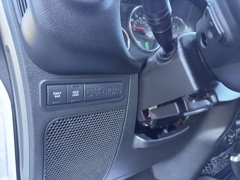 Used 2014 Jeep Wrangler Unlimited Rubicon w/ Connectivity Group AWD/4WD image 19