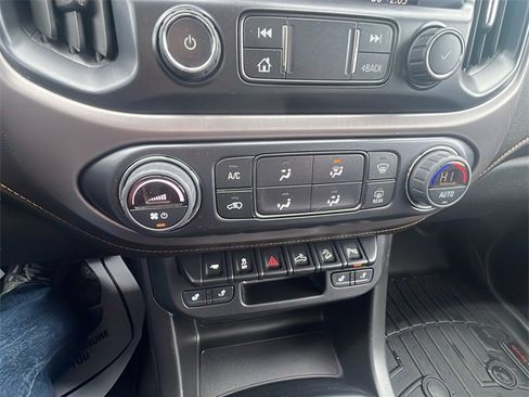 Used 2022 GMC Canyon AT4 image 30