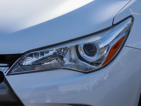 Used 2016 Toyota Camry LE FWD image 10