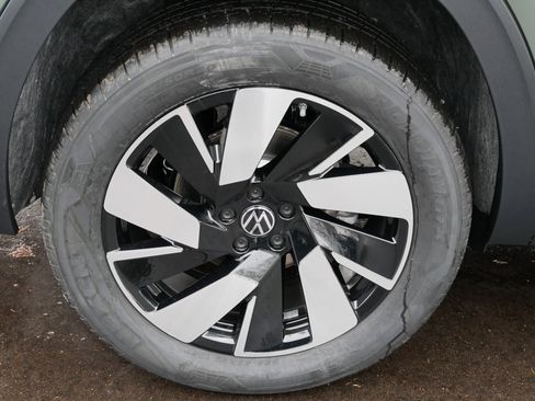 New 2026 Volkswagen Atlas Cross Sport SE image 5