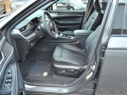 New 2025 Jeep Grand Cherokee Limited w/ Luxury Tech Group II image 14