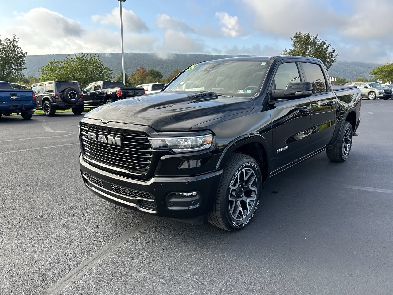 Used 2025 RAM 1500 Laramie AWD/4WD image 3