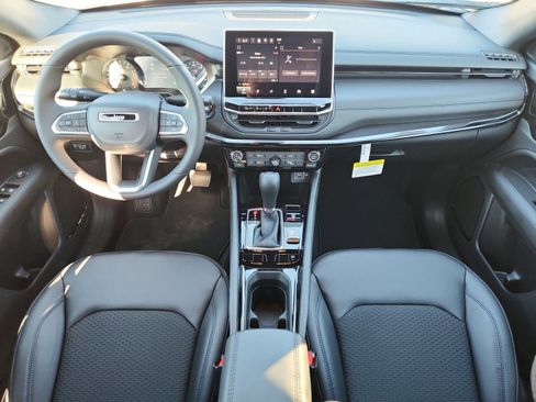 New 2026 Jeep Compass Latitude image 10