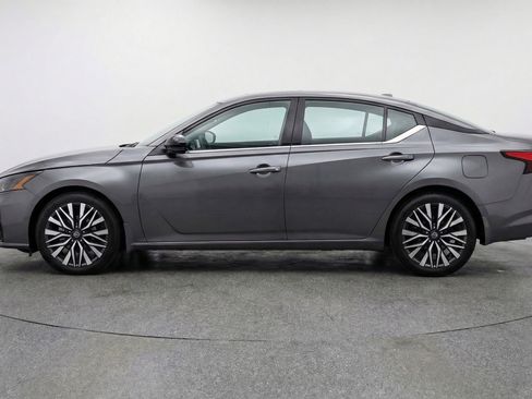 Used 2025 Nissan Altima 2.5 SV image 5