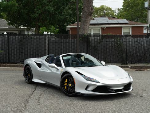 Used 2022 Ferrari F8 Tributo RWD image 38