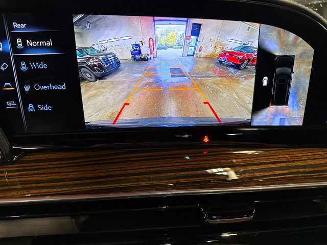 Used 2022 Cadillac Escalade Premium Luxury AWD/4WD image 16