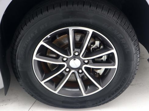 Used 2016 Dodge Grand Caravan SXT FWD image 32