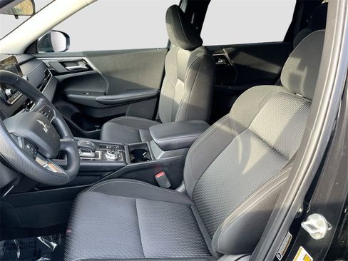 Used 2024 Mitsubishi Outlander ES image 20