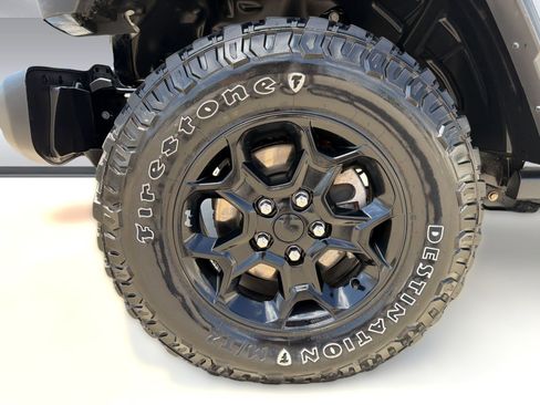 Used 2023 Jeep Wrangler Unlimited w/ Cold Weather Group AWD/4WD image 12