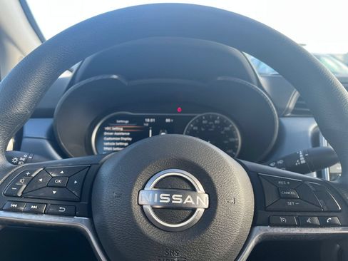 Used 2025 Nissan Versa SV FWD image 28