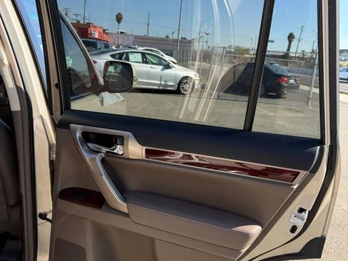 Used 2010 Lexus GX 460 image 22