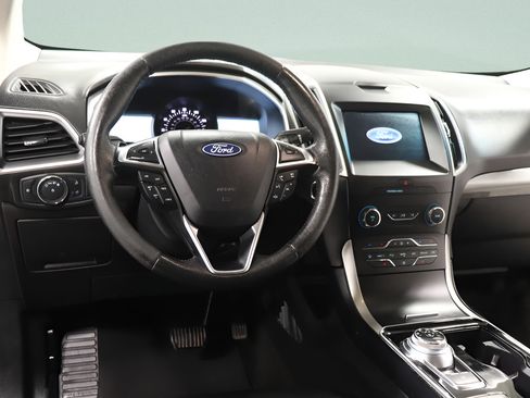 Used 2019 Ford Edge SEL w/ Equipment Group 201A AWD/4WD image 9