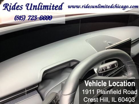 Used 2025 Lincoln Nautilus Reserve w/ Jet Appearance Package image 18