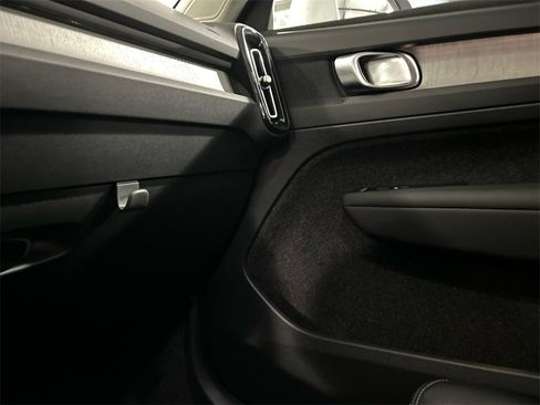 Certified 2025 Volvo XC40 B5 Plus image 20