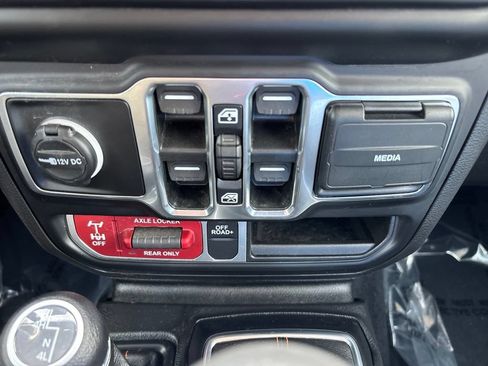 Used 2023 Jeep Gladiator Mojave w/ Cold Weather Group AWD/4WD image 38