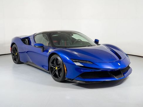 Used 2022 Ferrari SF90 Spider image 7