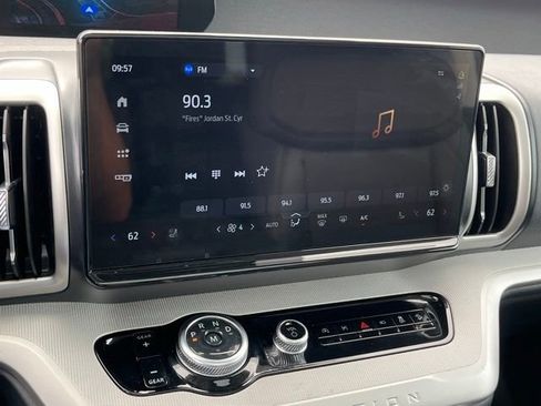 Used 2025 Ford Expedition Active AWD/4WD image 22