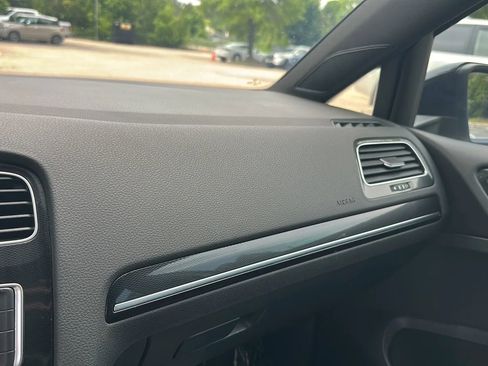 Used 2017 Volkswagen GTI SE FWD image 39