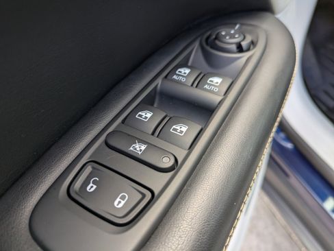 Used 2018 Jeep Compass Latitude w/ Popular Equipment Group image 18