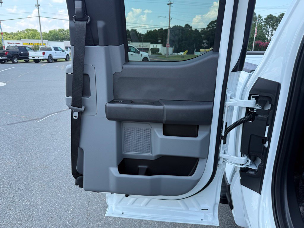 New 2025 Ford F350 XL w/ 360-Degree Camera Package RWD image 34