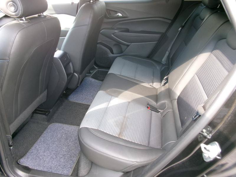 Used 2025 Chevrolet Trax LT w/ LT Convenience Package FWD image 9