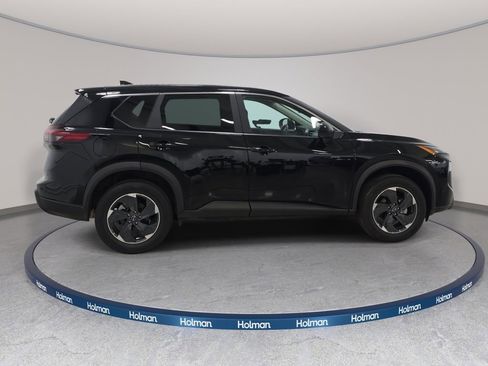 Used 2025 Nissan Rogue SV image 5
