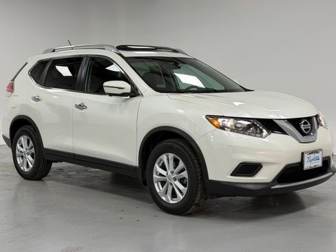 Used 2016 Nissan Rogue SV w/ SV Premium Package image 6