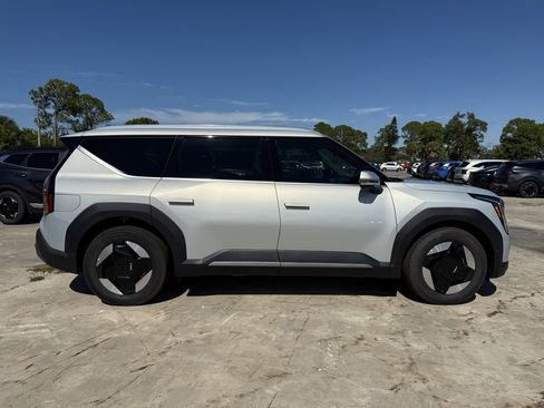 New 2026 Kia EV9 Wind image 3