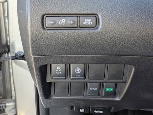 Used 2021 Nissan Rogue Sport S image 16