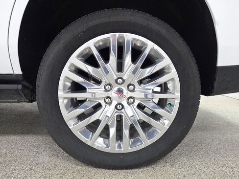 Used 2025 GMC Yukon Denali w/ Sun & Power Step Package image 25