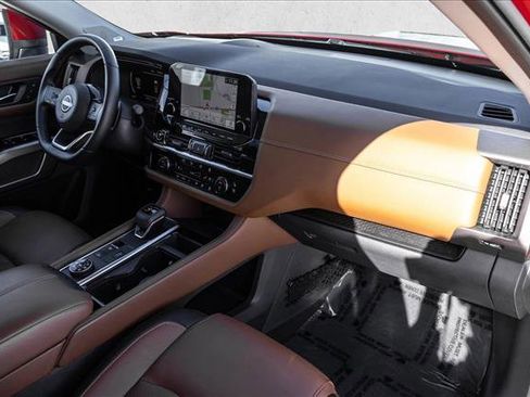 Used 2023 Nissan Pathfinder Platinum image 27