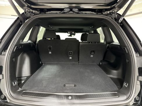 Used 2025 Jeep Grand Cherokee Laredo X w/ Luxury Tech Group I image 24