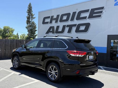 Used 2017 Toyota Highlander XLE AWD/4WD image 25