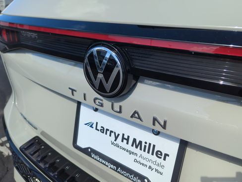 New 2026 Volkswagen Tiguan SEL R-Line image 23