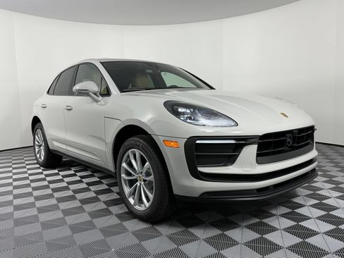 Certified 2026 Porsche Macan AWD/4WD image 7