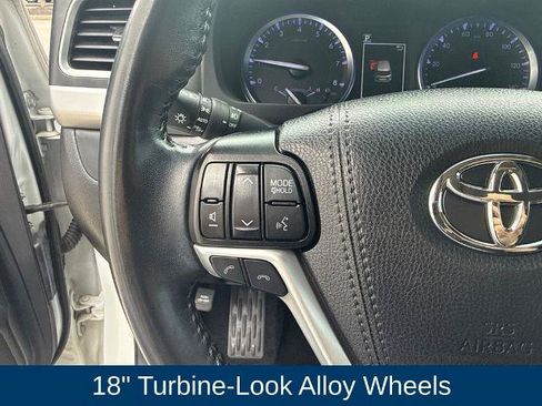 Used 2019 Toyota Highlander XLE AWD/4WD image 22