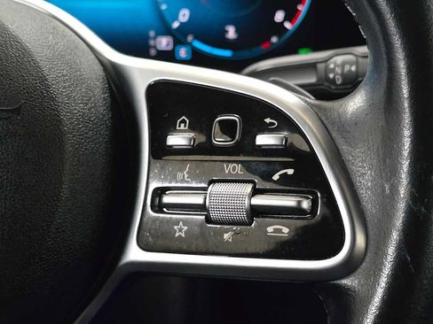 Certified 2021 Mercedes-Benz GLA 250 4MATIC image 27