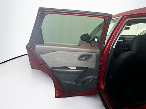 Used 2023 Nissan Rogue S image 24