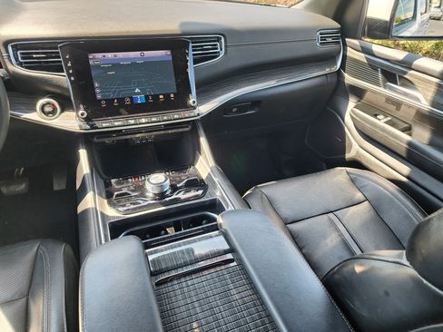 Used 2022 Jeep Wagoneer Series III image 19