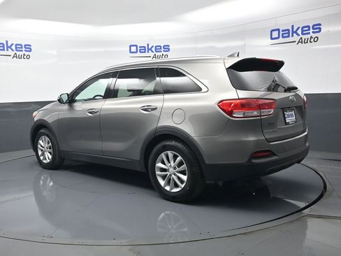 Used 2018 Kia Sorento LX w/ LX V6 Convenience Package image 6