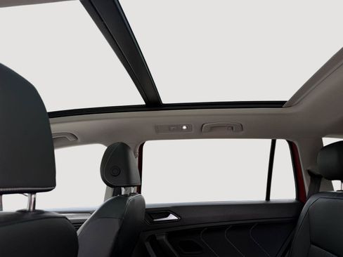 Used 2022 Volkswagen Tiguan SE w/ Panoramic Sunroof Package AWD/4WD image 21