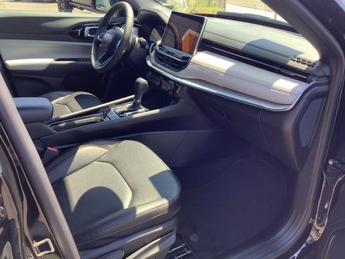 Used 2024 Jeep Compass Limited image 34