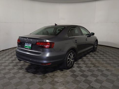 Used 2017 Volkswagen Jetta SE FWD image 9