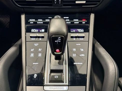 Used 2023 Porsche Cayenne Platinum Edition AWD/4WD image 14