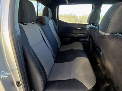 Used 2022 Toyota Tacoma TRD Off-Road image 30